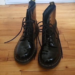 Patent Black leather Dr.Martens